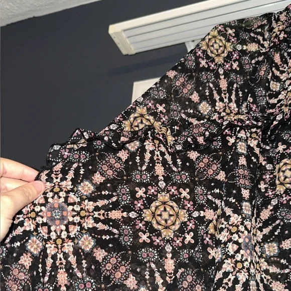 Like new condition. Very flowy and loose fitting. - Picture 7 of 14